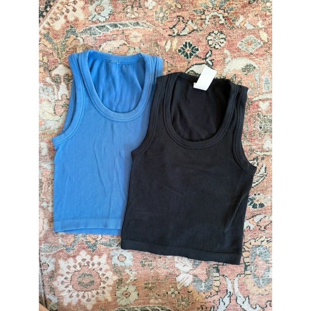 Old Navy Seamless Ribbed Exhale Tanks Small